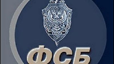 Режиссер Олег Сенцов схвачен ФСБ в АР Крым по надуманному обвинению в организации теракта. Украина требует от России освободить режиссера.