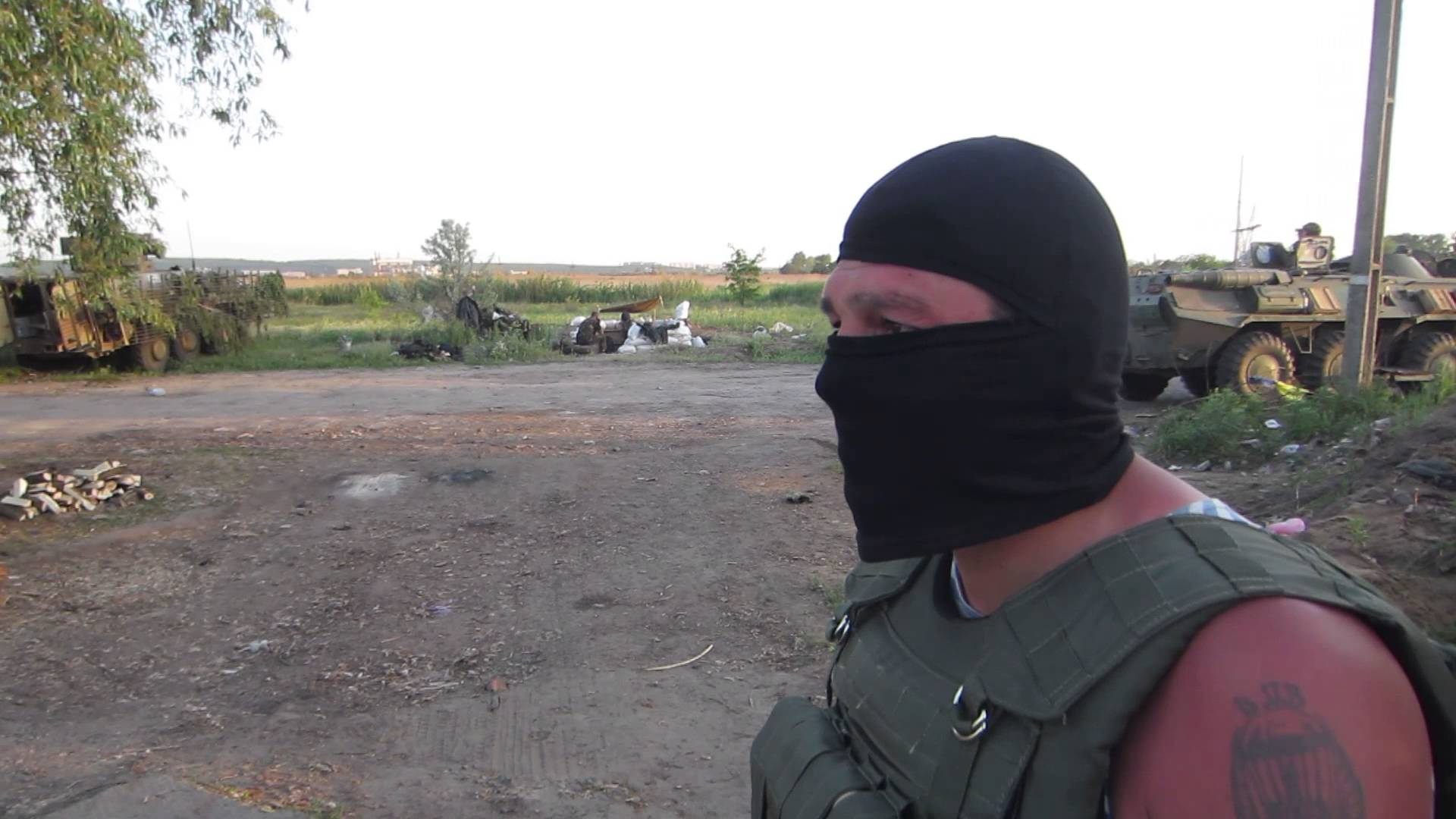 Участник боя сообщает, что украинские войска уничтожили 100 террористов под Славянском. ВИДЕО