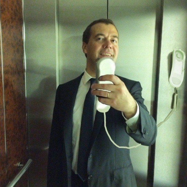 Медведев селфи жабы айфон лифт инстаграм новые жабы17