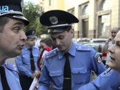 Не хочется быть кликушей, но глядя на ментовский произвол под ВР, кажется, что с приходом Порошенко вернулись времена Януковича.