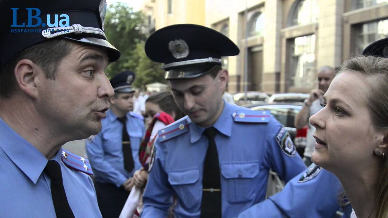 Не хочется быть кликушей, но глядя на ментовский произвол под ВР, кажется, что с приходом Порошенко вернулись времена Януковича.