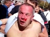 Разговор происходит в фойе здания обладминистрации незадолго до того как, вышедший оттуда Шуфрич таки напросился на звиздюли.