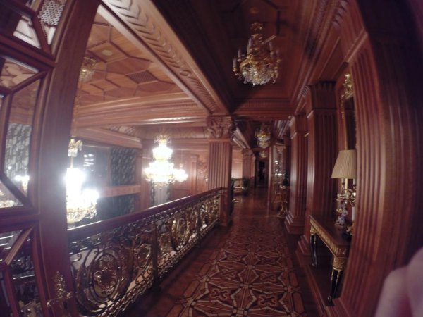 2a1d3 00009.jpg.pagespeed.ce.t411NUG3Ln Скромное обаяние буржуазии или пошлая роскошь Межигорья