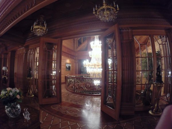 6d025 00004.jpg.pagespeed.ce.9ajrZKXxPL Скромное обаяние буржуазии или пошлая роскошь Межигорья